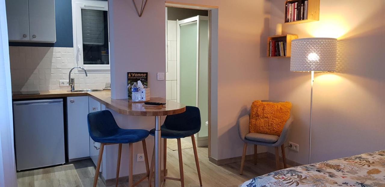 Agreable Petite Maison Proche Joigny Chamvres エクステリア 写真